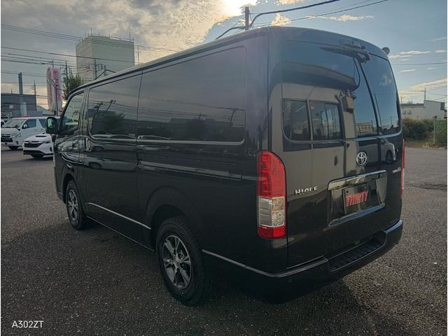 ハイエースバン スーパーＧＬ　ダークプライムＩＩ　１オーナー　ＴＴＳ　両側パワスラ障害物センサー　全周囲カメラ　デジタルインナーミラー　純正ナビ　Ｂカメラ　ＨＤＭＩ　ＵＳＢ　ＡＣ１００Ｖ　ＬＥＤヘッド　フォグ　ＥＴＣ　車線逸脱警告　２２０ブラック（12枚目）