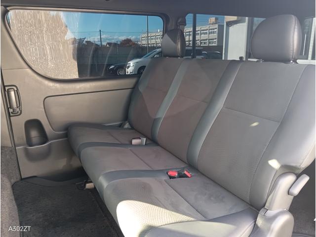 ハイエースバン スーパーＧＬ　ダークプライムＩＩ　１オーナー　ＴＴＳ　両側パワスラ障害物センサー　全周囲カメラ　デジタルインナーミラー　純正ナビ　Ｂカメラ　ＨＤＭＩ　ＵＳＢ　ＡＣ１００Ｖ　ＬＥＤヘッド　フォグ　ＥＴＣ　車線逸脱警告　２２０ブラック（17枚目）