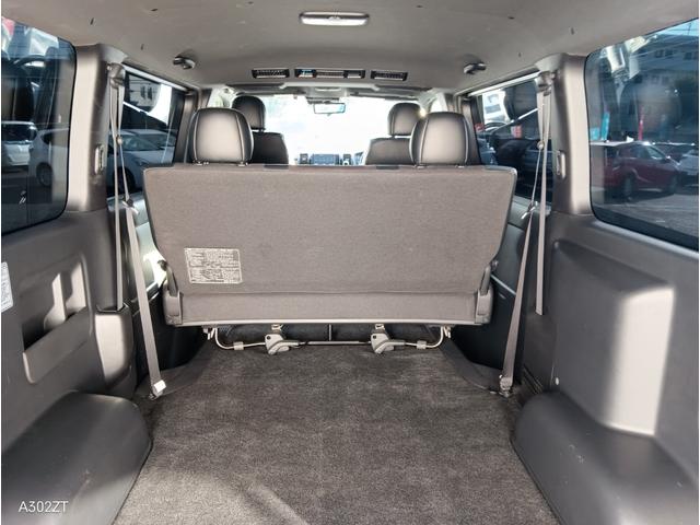 ハイエースバン スーパーＧＬ　ダークプライムＩＩ　１オーナー　ＴＴＳ　両側パワスラ障害物センサー　全周囲カメラ　デジタルインナーミラー　純正ナビ　Ｂカメラ　ＨＤＭＩ　ＵＳＢ　ＡＣ１００Ｖ　ＬＥＤヘッド　フォグ　ＥＴＣ　車線逸脱警告　２２０ブラック（19枚目）