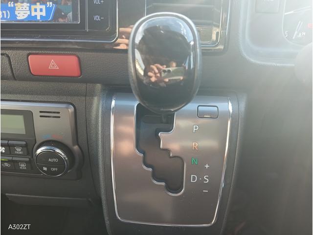 ハイエースバン スーパーＧＬ　ダークプライムＩＩ　１オーナー　ＴＴＳ　両側パワスラ障害物センサー　全周囲カメラ　デジタルインナーミラー　純正ナビ　Ｂカメラ　ＨＤＭＩ　ＵＳＢ　ＡＣ１００Ｖ　ＬＥＤヘッド　フォグ　ＥＴＣ　車線逸脱警告　２２０ブラック（29枚目）