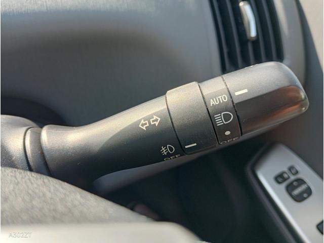 プリウスアルファ G 7人乗り クルコン LEDヘッド 前フォグ 純正ナビ Bluetooth フルセグ バックカメラ USB CD DVD プッシュスタート スマートキー 純正アルミ 禁煙車(28枚目)