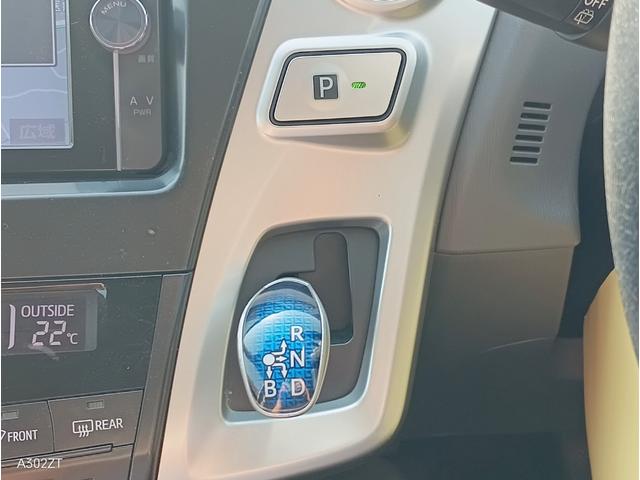 プリウスアルファ G 7人乗り クルコン LEDヘッド 前フォグ 純正ナビ Bluetooth フルセグ バックカメラ USB CD DVD プッシュスタート スマートキー 純正アルミ 禁煙車(30枚目)