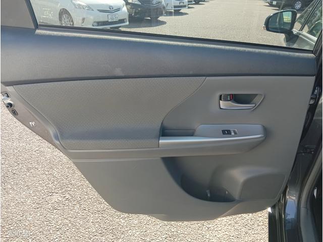 プリウスアルファ G 7人乗り クルコン LEDヘッド 前フォグ 純正ナビ Bluetooth フルセグ バックカメラ USB CD DVD プッシュスタート スマートキー 純正アルミ 禁煙車(49枚目)