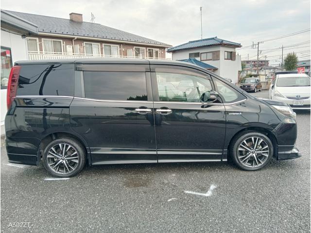 エスクァイア ハイブリッドGi 7人乗り TRDエアロ フリップダウンモニター 両側電動スラ レザーシート シートヒーター クルコン 純正ナビ フルセグ Bluetooth CD DVD ETC LEDヘッド 衝突軽減ブレ 禁煙車(8枚目)