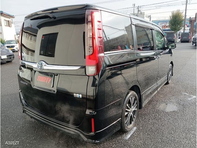 エスクァイア ハイブリッドGi 7人乗り TRDエアロ フリップダウンモニター 両側電動スラ レザーシート シートヒーター クルコン 純正ナビ フルセグ Bluetooth CD DVD ETC LEDヘッド 衝突軽減ブレ 禁煙車(10枚目)