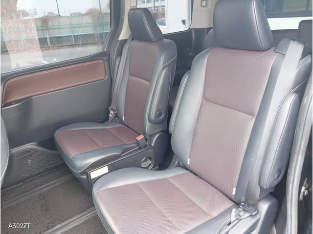 エスクァイア ハイブリッドGi 7人乗り TRDエアロ フリップダウンモニター 両側電動スラ レザーシート シートヒーター クルコン 純正ナビ フルセグ Bluetooth CD DVD ETC LEDヘッド 衝突軽減ブレ 禁煙車(17枚目)