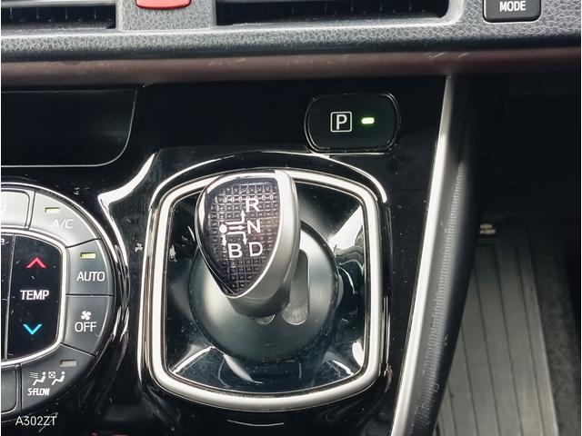 エスクァイア ハイブリッドGi 7人乗り TRDエアロ フリップダウンモニター 両側電動スラ レザーシート シートヒーター クルコン 純正ナビ フルセグ Bluetooth CD DVD ETC LEDヘッド 衝突軽減ブレ 禁煙車(32枚目)