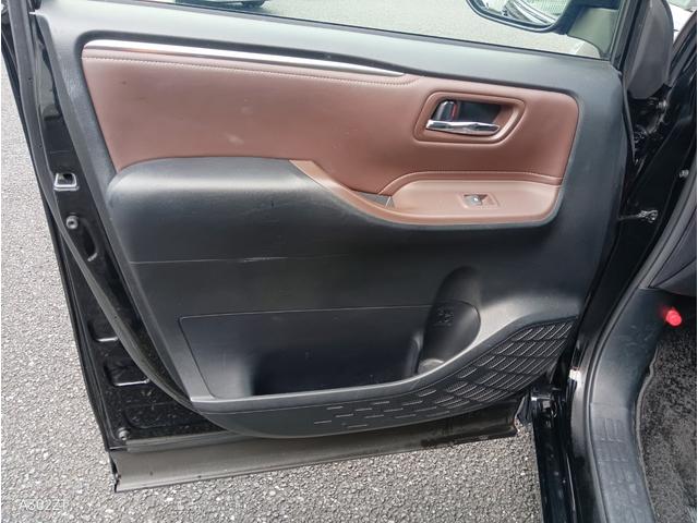 エスクァイア ハイブリッドGi 7人乗り TRDエアロ フリップダウンモニター 両側電動スラ レザーシート シートヒーター クルコン 純正ナビ フルセグ Bluetooth CD DVD ETC LEDヘッド 衝突軽減ブレ 禁煙車(48枚目)