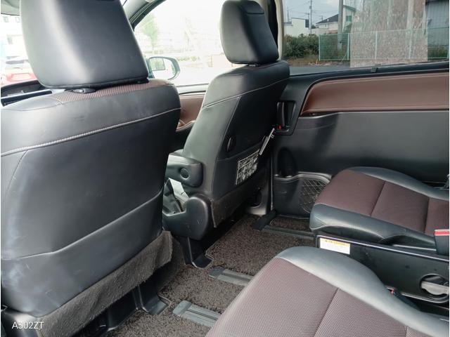 エスクァイア ハイブリッドGi 7人乗り TRDエアロ フリップダウンモニター 両側電動スラ レザーシート シートヒーター クルコン 純正ナビ フルセグ Bluetooth CD DVD ETC LEDヘッド 衝突軽減ブレ 禁煙車(50枚目)