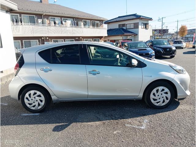 アクア Ｓスタイルブラック　障害物センサー　純正ナビ　バックカメラ　Ｂｌｕｅｔｏｏｔｈ　ＥＴＣ　オートライト　スマートキー　ＰＵＳＨスタート　禁煙車　プリクラッシュセーフティー　レーンディパーチャーアラー（8枚目）