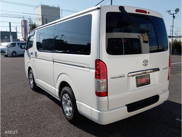 ハイエースバン スーパーＧＬ　ダークプライム　ワンオーナー　両側小窓付きスライドドア　ＥＴＣ２．０　純正ナビ　フルセグ　Ｂカメ　Ｂｌｕｅｔｏｏｔｈ　ＣＤ　ＤＶＤ　ハーフレザー　オートライト　ＬＥＤヘッド　前フォグ　衝突軽減ブレ　ＰＵＳＨスタート（12枚目）