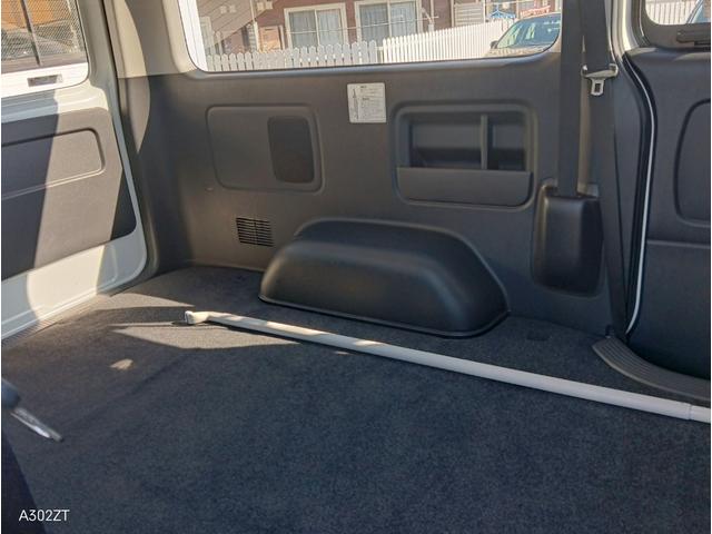 ハイエースバン スーパーＧＬ　ダークプライム　ワンオーナー　両側小窓付きスライドドア　ＥＴＣ２．０　純正ナビ　フルセグ　Ｂカメ　Ｂｌｕｅｔｏｏｔｈ　ＣＤ　ＤＶＤ　ハーフレザー　オートライト　ＬＥＤヘッド　前フォグ　衝突軽減ブレ　ＰＵＳＨスタート（15枚目）