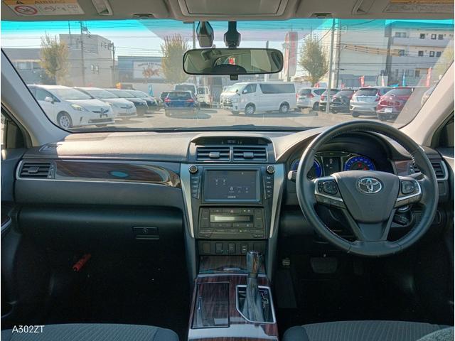 カムリ ハイブリッド　Ｇパッケージ　後期型　純正ナビ　フルセグ　Ｂカメ　ＥＴＣ　Ｂｌｕｅｔｏｏｔｈ　ＵＳＢ　電動シート　クルコン　衝突軽減ブレ　オートライト　前フォグ　左右独立エアコン　スマートキー　ＰＵＳＨスタート　純正アルミ　禁煙車（17枚目）