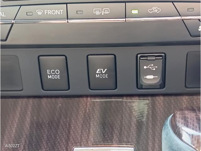 カムリ ハイブリッド　Ｇパッケージ　後期型　純正ナビ　フルセグ　Ｂカメ　ＥＴＣ　Ｂｌｕｅｔｏｏｔｈ　ＵＳＢ　電動シート　クルコン　衝突軽減ブレ　オートライト　前フォグ　左右独立エアコン　スマートキー　ＰＵＳＨスタート　純正アルミ　禁煙車（29枚目）