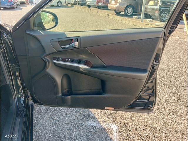 カムリ ハイブリッド　Ｇパッケージ　後期型　純正ナビ　フルセグ　Ｂカメ　ＥＴＣ　Ｂｌｕｅｔｏｏｔｈ　ＵＳＢ　電動シート　クルコン　衝突軽減ブレ　オートライト　前フォグ　左右独立エアコン　スマートキー　ＰＵＳＨスタート　純正アルミ　禁煙車（41枚目）