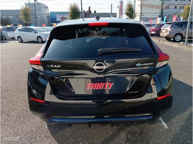 リーフ Ｘ　１２セグ　航続距離２９３キロ　ＣａｒＰｌａｙ　ＥＴＣ２．０　障害物センサー　純正ナビ　Ｂカメラ　フルセグ　ＨＤＭＩ　ＵＳＢ　シート・ステアリングヒーター　クルコン　衝突軽減ブレ　ＬＥＤヘッド　禁煙車（12枚目）