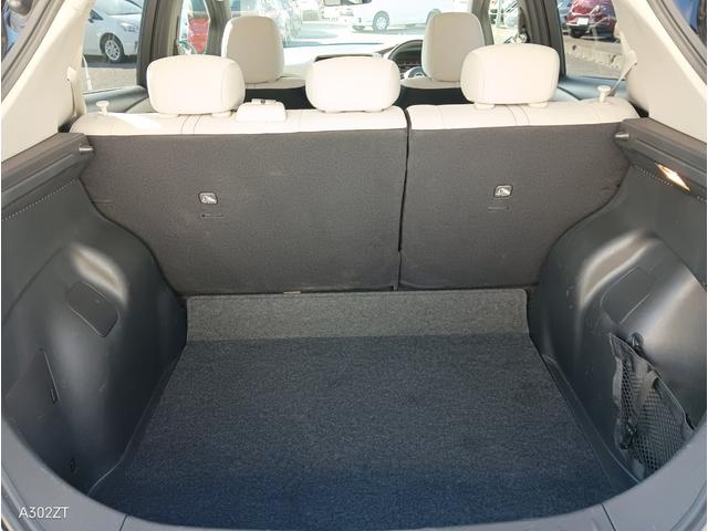 リーフ Ｘ　１２セグ　航続距離２９３キロ　ＣａｒＰｌａｙ　ＥＴＣ２．０　障害物センサー　純正ナビ　Ｂカメラ　フルセグ　ＨＤＭＩ　ＵＳＢ　シート・ステアリングヒーター　クルコン　衝突軽減ブレ　ＬＥＤヘッド　禁煙車（18枚目）