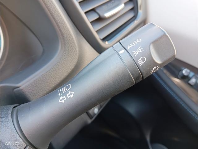 リーフ Ｘ　１２セグ　航続距離２９３キロ　ＣａｒＰｌａｙ　ＥＴＣ２．０　障害物センサー　純正ナビ　Ｂカメラ　フルセグ　ＨＤＭＩ　ＵＳＢ　シート・ステアリングヒーター　クルコン　衝突軽減ブレ　ＬＥＤヘッド　禁煙車（26枚目）