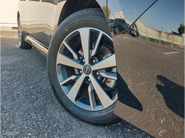 リーフ Ｘ　１２セグ　航続距離２９３キロ　ＣａｒＰｌａｙ　ＥＴＣ２．０　障害物センサー　純正ナビ　Ｂカメラ　フルセグ　ＨＤＭＩ　ＵＳＢ　シート・ステアリングヒーター　クルコン　衝突軽減ブレ　ＬＥＤヘッド　禁煙車（36枚目）