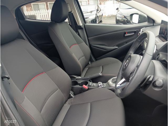 MAZDA2 15S ブラックトーンエディション ワンオーナー 全周囲カメラ ブラインドスポットモニター 障害物センサー 純正ナビ Bluetooth フルセグ CD DVD USB ETC オートライト LEDヘッド クルコン 純正アルミ 禁煙車(39枚目)