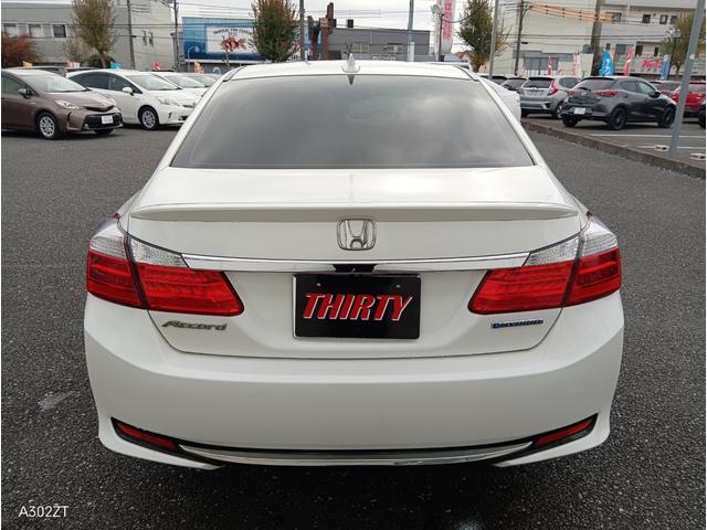 アコードハイブリッド ＥＸ　サンルーフ　黒革シート　シートヒーター　クルコン　衝突軽減ブレーキ　ＬＥＤヘッド　前フォグ　純正ナビ　Ｂカメ　フルセグ　Ｂｌｕｅｔｏｏｔｈ　ＥＴＣ　ＵＳＢ　電動シート　ＰＵＳＨスタート　禁煙車（12枚目）