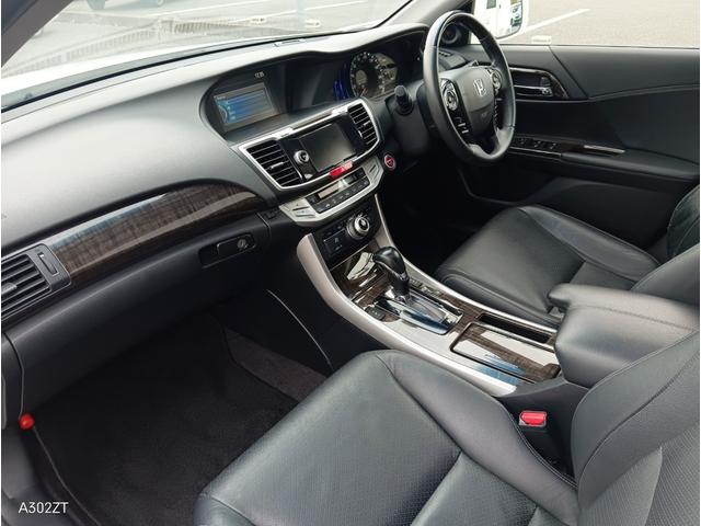 アコードハイブリッド ＥＸ　サンルーフ　黒革シート　シートヒーター　クルコン　衝突軽減ブレーキ　ＬＥＤヘッド　前フォグ　純正ナビ　Ｂカメ　フルセグ　Ｂｌｕｅｔｏｏｔｈ　ＥＴＣ　ＵＳＢ　電動シート　ＰＵＳＨスタート　禁煙車（16枚目）