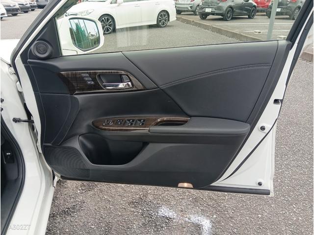 アコードハイブリッド ＥＸ　サンルーフ　黒革シート　シートヒーター　クルコン　衝突軽減ブレーキ　ＬＥＤヘッド　前フォグ　純正ナビ　Ｂカメ　フルセグ　Ｂｌｕｅｔｏｏｔｈ　ＥＴＣ　ＵＳＢ　電動シート　ＰＵＳＨスタート　禁煙車（41枚目）