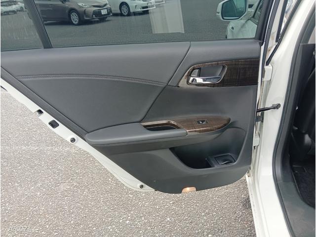 アコードハイブリッド ＥＸ　サンルーフ　黒革シート　シートヒーター　クルコン　衝突軽減ブレーキ　ＬＥＤヘッド　前フォグ　純正ナビ　Ｂカメ　フルセグ　Ｂｌｕｅｔｏｏｔｈ　ＥＴＣ　ＵＳＢ　電動シート　ＰＵＳＨスタート　禁煙車（48枚目）