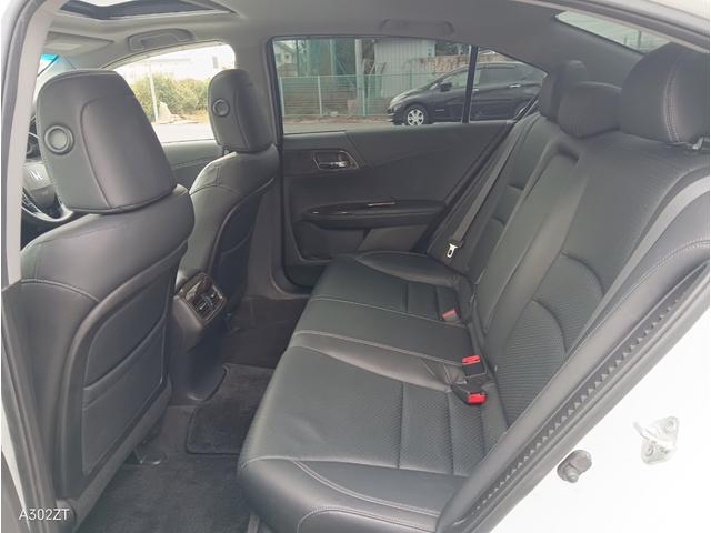 アコードハイブリッド ＥＸ　サンルーフ　黒革シート　シートヒーター　クルコン　衝突軽減ブレーキ　ＬＥＤヘッド　前フォグ　純正ナビ　Ｂカメ　フルセグ　Ｂｌｕｅｔｏｏｔｈ　ＥＴＣ　ＵＳＢ　電動シート　ＰＵＳＨスタート　禁煙車（50枚目）