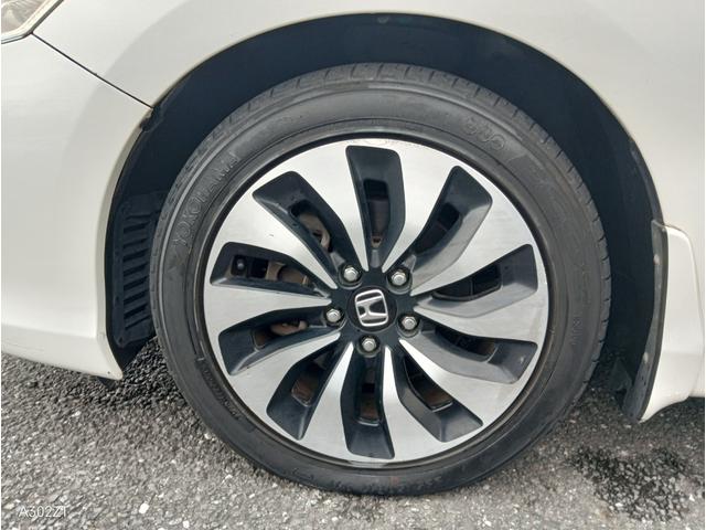 アコードハイブリッド ＥＸ　サンルーフ　黒革シート　シートヒーター　クルコン　衝突軽減ブレーキ　ＬＥＤヘッド　前フォグ　純正ナビ　Ｂカメ　フルセグ　Ｂｌｕｅｔｏｏｔｈ　ＥＴＣ　ＵＳＢ　電動シート　ＰＵＳＨスタート　禁煙車（56枚目）