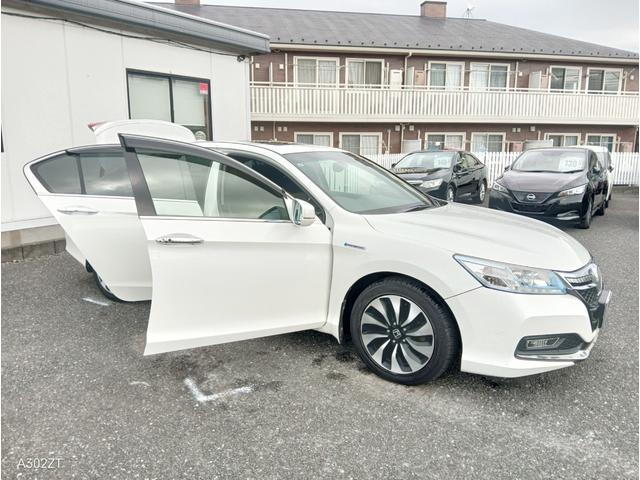 アコードハイブリッド ＥＸ　サンルーフ　黒革シート　シートヒーター　クルコン　衝突軽減ブレーキ　ＬＥＤヘッド　前フォグ　純正ナビ　Ｂカメ　フルセグ　Ｂｌｕｅｔｏｏｔｈ　ＥＴＣ　ＵＳＢ　電動シート　ＰＵＳＨスタート　禁煙車（60枚目）