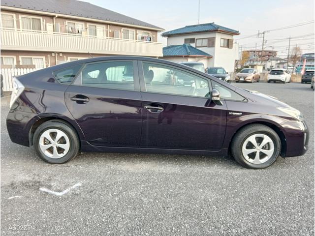 プリウス Ｓ　純正ナビ　バックカメラ　Ｂｌｕｅｔｏｏｔｈ　ＴＶ　バックカメラ　ＥＴＣ　ＬＥＤヘッド　オートライト　スマートキー　ＰＵＳＨスタート　純正アルミ（6枚目）