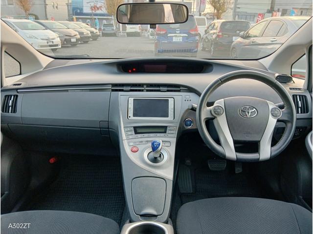 プリウス Ｓ　純正ナビ　バックカメラ　Ｂｌｕｅｔｏｏｔｈ　ＴＶ　バックカメラ　ＥＴＣ　ＬＥＤヘッド　オートライト　スマートキー　ＰＵＳＨスタート　純正アルミ（11枚目）