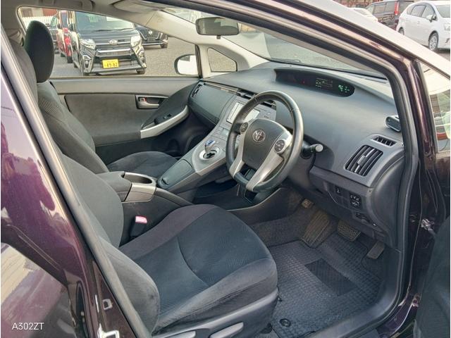 プリウス Ｓ　純正ナビ　バックカメラ　Ｂｌｕｅｔｏｏｔｈ　ＴＶ　バックカメラ　ＥＴＣ　ＬＥＤヘッド　オートライト　スマートキー　ＰＵＳＨスタート　純正アルミ（13枚目）