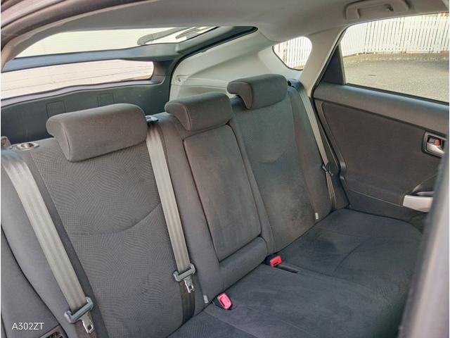 プリウス Ｓ　純正ナビ　バックカメラ　Ｂｌｕｅｔｏｏｔｈ　ＴＶ　バックカメラ　ＥＴＣ　ＬＥＤヘッド　オートライト　スマートキー　ＰＵＳＨスタート　純正アルミ（14枚目）