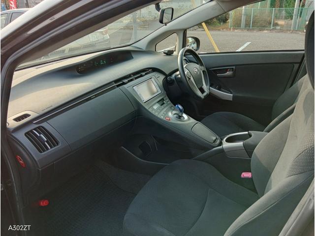 プリウス Ｓ　純正ナビ　バックカメラ　Ｂｌｕｅｔｏｏｔｈ　ＴＶ　バックカメラ　ＥＴＣ　ＬＥＤヘッド　オートライト　スマートキー　ＰＵＳＨスタート　純正アルミ（16枚目）