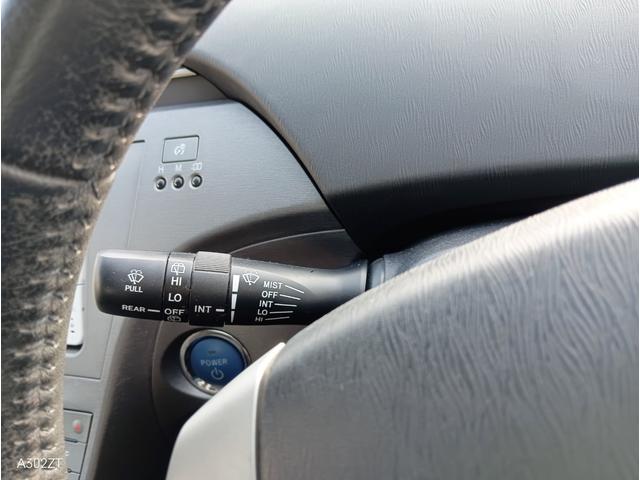 プリウス Ｓ　純正ナビ　バックカメラ　Ｂｌｕｅｔｏｏｔｈ　ＴＶ　バックカメラ　ＥＴＣ　ＬＥＤヘッド　オートライト　スマートキー　ＰＵＳＨスタート　純正アルミ（25枚目）