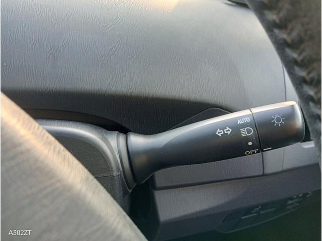 プリウス Ｓ　純正ナビ　バックカメラ　Ｂｌｕｅｔｏｏｔｈ　ＴＶ　バックカメラ　ＥＴＣ　ＬＥＤヘッド　オートライト　スマートキー　ＰＵＳＨスタート　純正アルミ（26枚目）