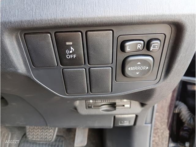 プリウス Ｓ　純正ナビ　バックカメラ　Ｂｌｕｅｔｏｏｔｈ　ＴＶ　バックカメラ　ＥＴＣ　ＬＥＤヘッド　オートライト　スマートキー　ＰＵＳＨスタート　純正アルミ（27枚目）