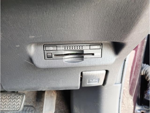 プリウス Ｓ　純正ナビ　バックカメラ　Ｂｌｕｅｔｏｏｔｈ　ＴＶ　バックカメラ　ＥＴＣ　ＬＥＤヘッド　オートライト　スマートキー　ＰＵＳＨスタート　純正アルミ（28枚目）