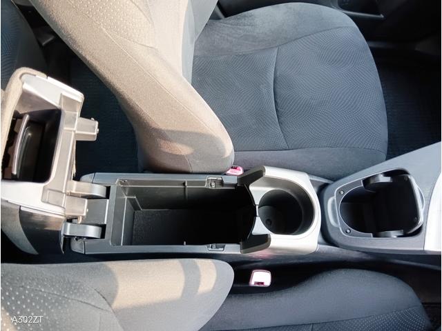 プリウス Ｓ　純正ナビ　バックカメラ　Ｂｌｕｅｔｏｏｔｈ　ＴＶ　バックカメラ　ＥＴＣ　ＬＥＤヘッド　オートライト　スマートキー　ＰＵＳＨスタート　純正アルミ（31枚目）