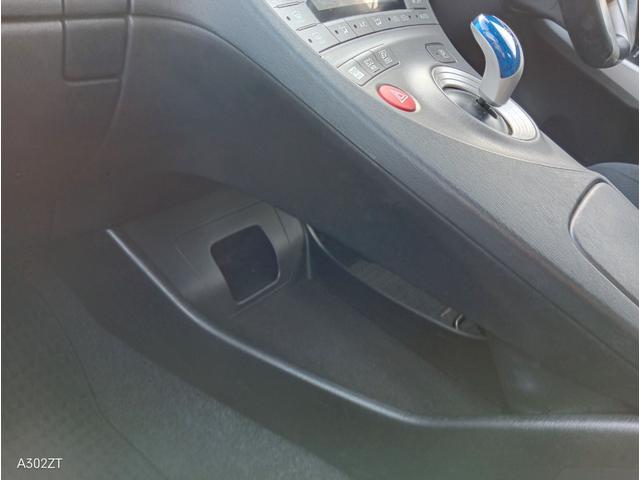 プリウス Ｓ　純正ナビ　バックカメラ　Ｂｌｕｅｔｏｏｔｈ　ＴＶ　バックカメラ　ＥＴＣ　ＬＥＤヘッド　オートライト　スマートキー　ＰＵＳＨスタート　純正アルミ（37枚目）