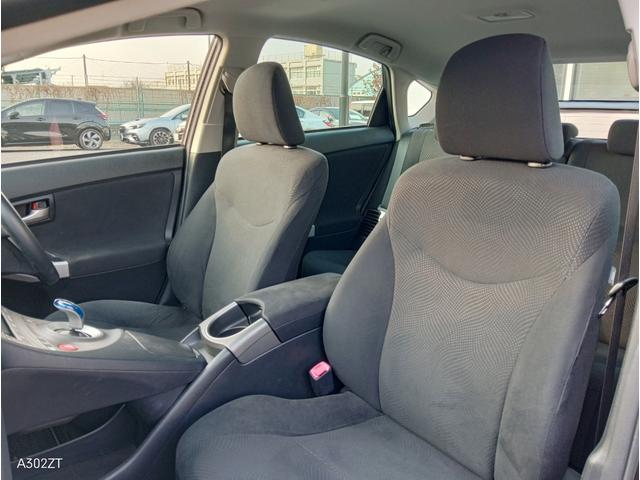 プリウス Ｓ　純正ナビ　バックカメラ　Ｂｌｕｅｔｏｏｔｈ　ＴＶ　バックカメラ　ＥＴＣ　ＬＥＤヘッド　オートライト　スマートキー　ＰＵＳＨスタート　純正アルミ（52枚目）