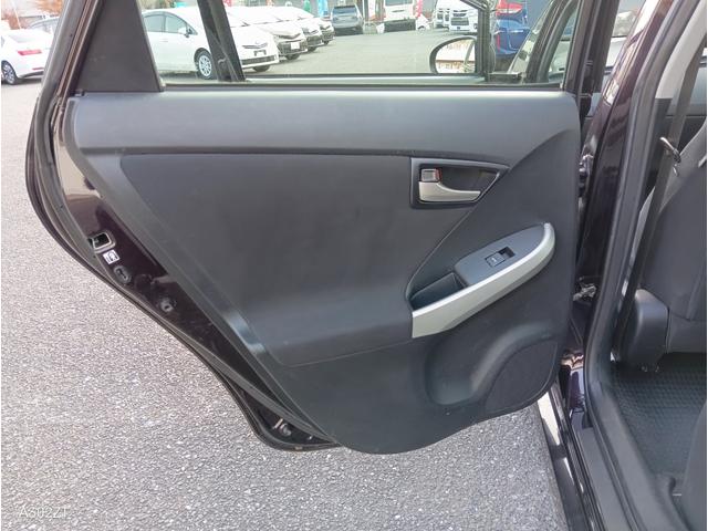 プリウス Ｓ　純正ナビ　バックカメラ　Ｂｌｕｅｔｏｏｔｈ　ＴＶ　バックカメラ　ＥＴＣ　ＬＥＤヘッド　オートライト　スマートキー　ＰＵＳＨスタート　純正アルミ（55枚目）