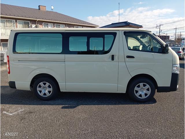 ハイエースバン ロングＤＸ　トヨタセーフティーセンス　リアクーラー　ＳＤナビＴＶ　Ｂｌｕｅｔｏｏｔｈ　ＥＴＣ　ＬＥＤヘッドライト　新品タイヤ　車線逸脱警告　プリクラッシュセーフティー　コーナーセンサー　禁煙車（4枚目）