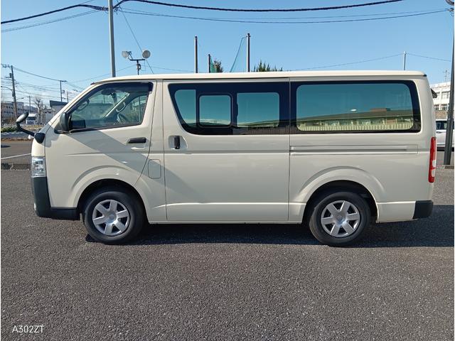 ハイエースバン ロングＤＸ　トヨタセーフティーセンス　リアクーラー　ＳＤナビＴＶ　Ｂｌｕｅｔｏｏｔｈ　ＥＴＣ　ＬＥＤヘッドライト　新品タイヤ　車線逸脱警告　プリクラッシュセーフティー　コーナーセンサー　禁煙車（5枚目）