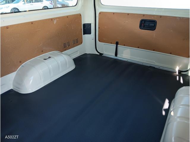 ハイエースバン ロングＤＸ　トヨタセーフティーセンス　リアクーラー　ＳＤナビＴＶ　Ｂｌｕｅｔｏｏｔｈ　ＥＴＣ　ＬＥＤヘッドライト　新品タイヤ　車線逸脱警告　プリクラッシュセーフティー　コーナーセンサー　禁煙車（16枚目）