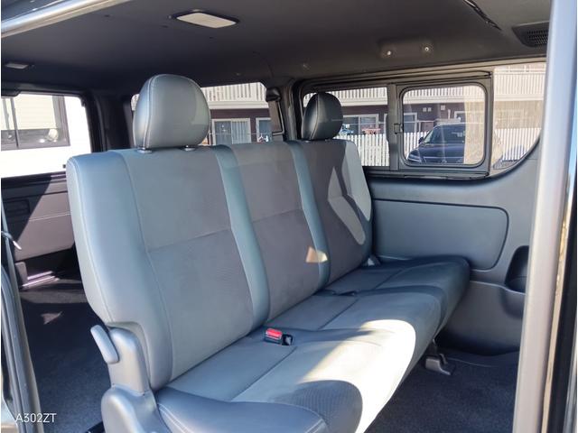 ハイエースバン スーパーＧＬ　ダークプライムＩＩ　トヨタセーフティーセンス　衝突軽減ブレーキ　車線逸脱警告　クリアランスソナー　バックカメラ　ＬＥＤライト　フォグ　ＡＣ１００Ｖ　禁煙車　アルミホイール　スペアキー　ハーフレザーシート　ターボ（13枚目）