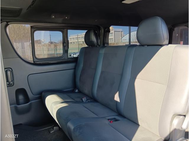 ハイエースバン スーパーＧＬ　ダークプライムＩＩ　トヨタセーフティーセンス　衝突軽減ブレーキ　車線逸脱警告　クリアランスソナー　バックカメラ　ＬＥＤライト　フォグ　ＡＣ１００Ｖ　禁煙車　アルミホイール　スペアキー　ハーフレザーシート　ターボ（16枚目）