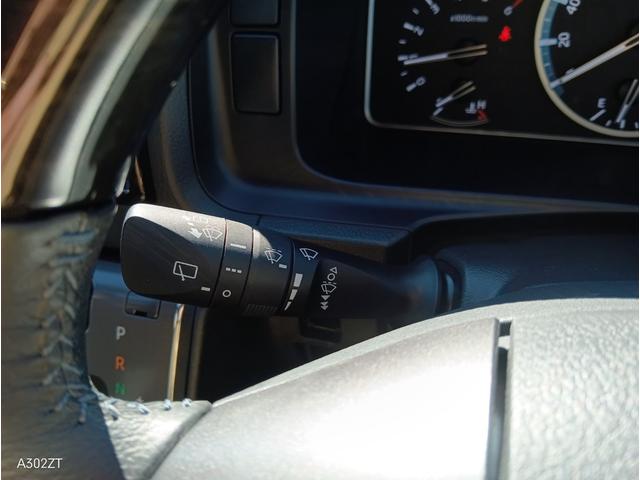 ハイエースバン スーパーＧＬ　ダークプライムＩＩ　トヨタセーフティーセンス　衝突軽減ブレーキ　車線逸脱警告　クリアランスソナー　バックカメラ　ＬＥＤライト　フォグ　ＡＣ１００Ｖ　禁煙車　アルミホイール　スペアキー　ハーフレザーシート　ターボ（21枚目）